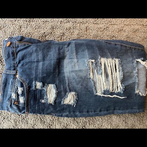 Ripped Jeans - Picture 3 of 4